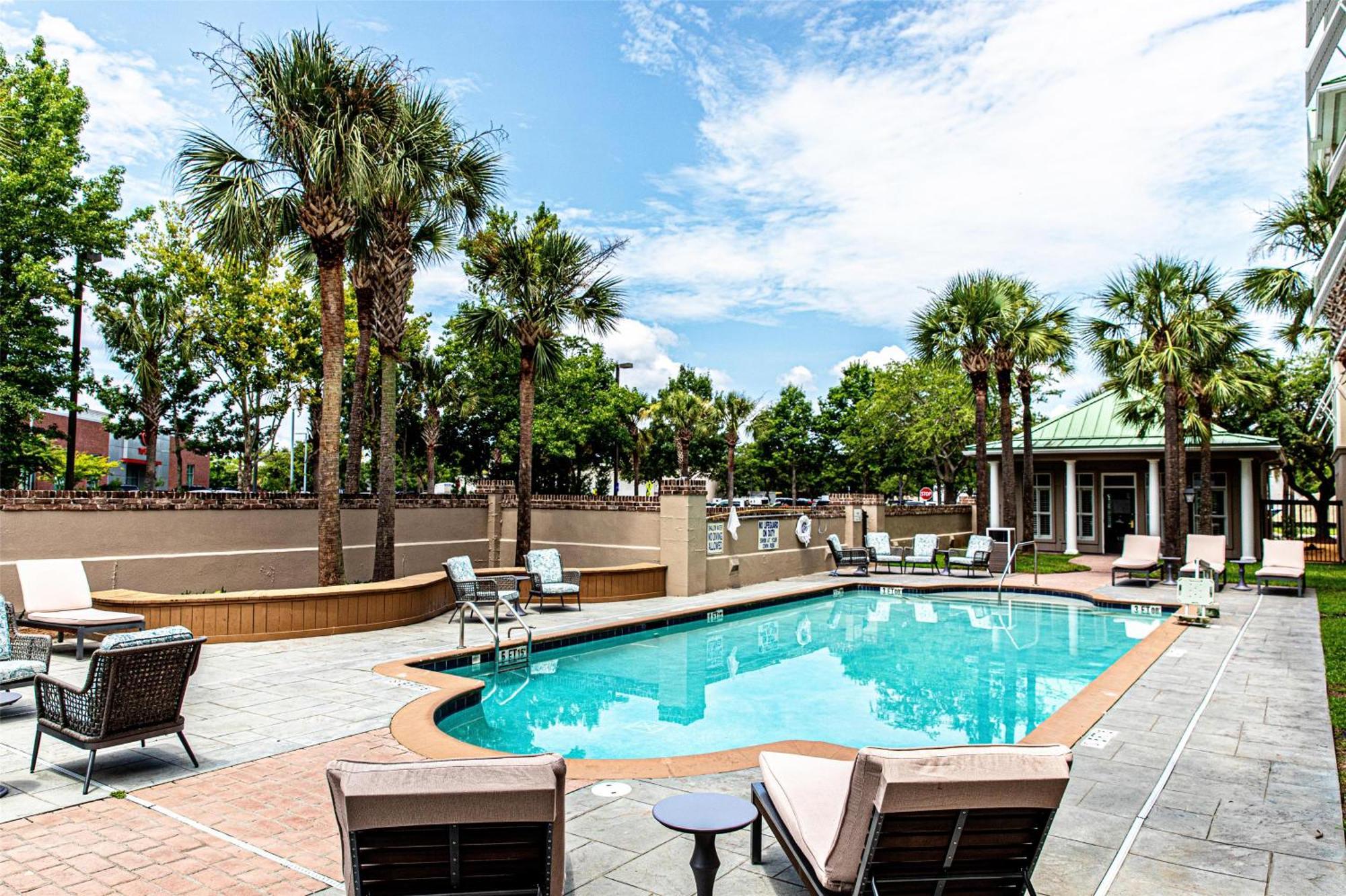 Hampton Inn & Suites Charleston-West Ashley Exterior photo